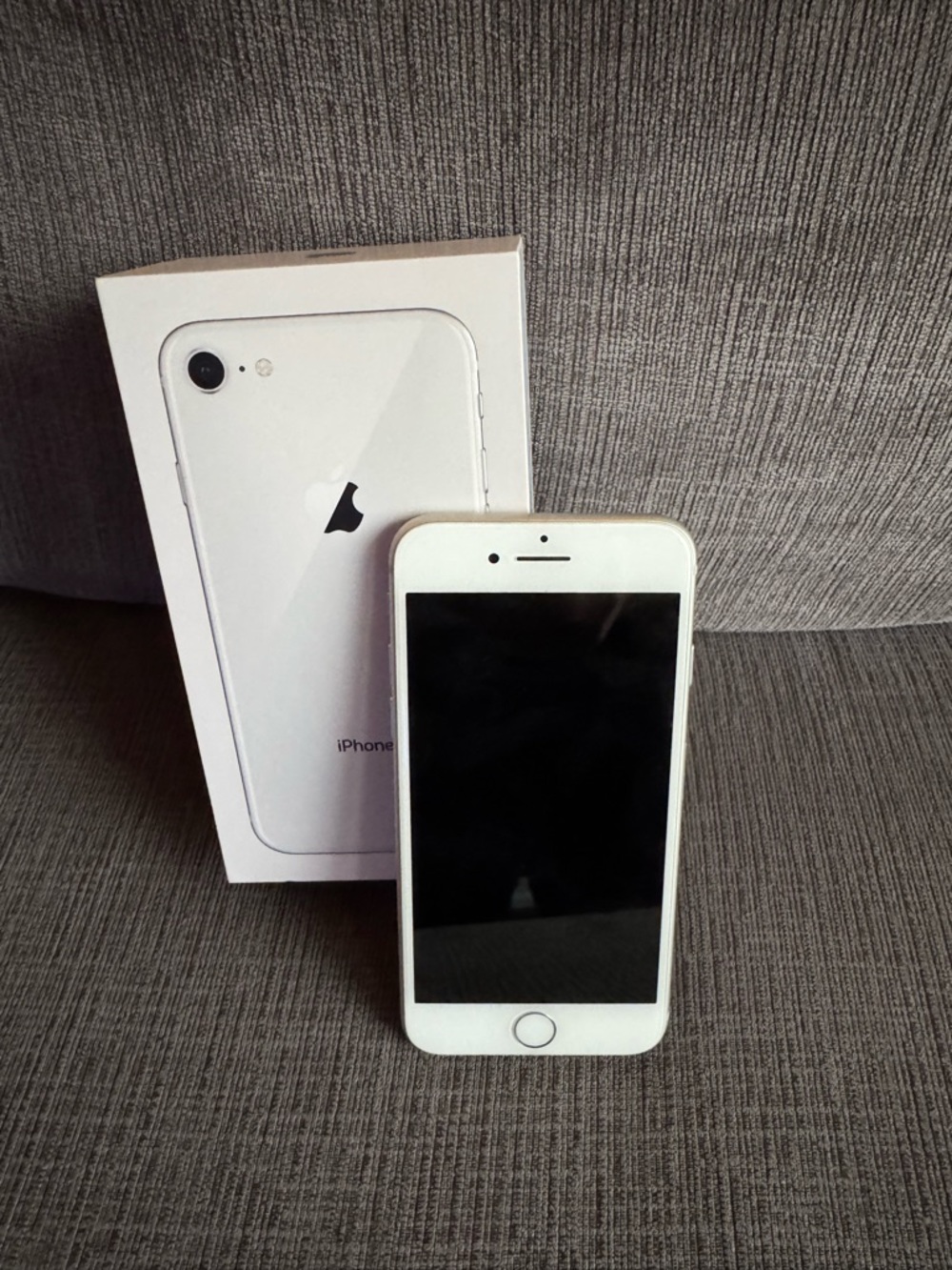 Apple iPhone 8, with original box and accessories